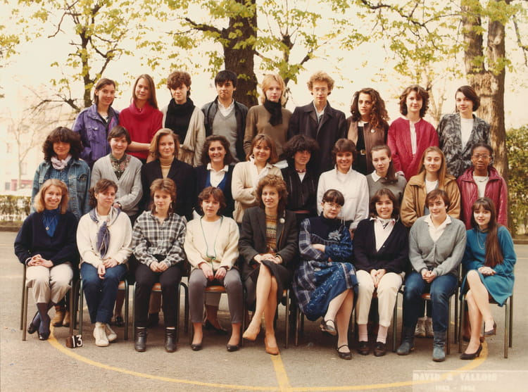 Photo de classe 1re A2A3 de 1984, Lycée La Bruyère Copains d'avant Photo de classe 1re A2A3 de 1984, Lycée La Bruyère Copains d'avant