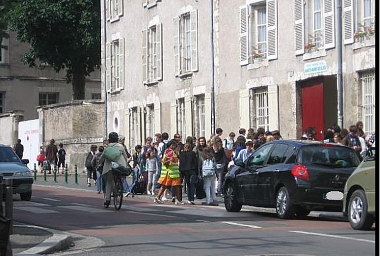 Photo de classe SAINTE MARIE RUE DU BOURG NEUF BLOIS de 1976, Lycée