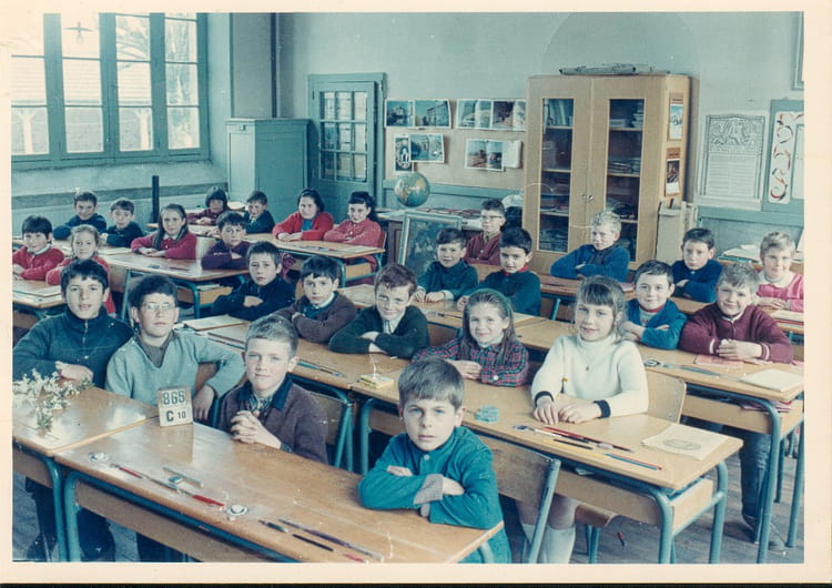 Photo de classe CE2 CM1 SaintMathieu de 1970, Ecole Saint Mathieu (Saint Mathieu) Copains d'avant