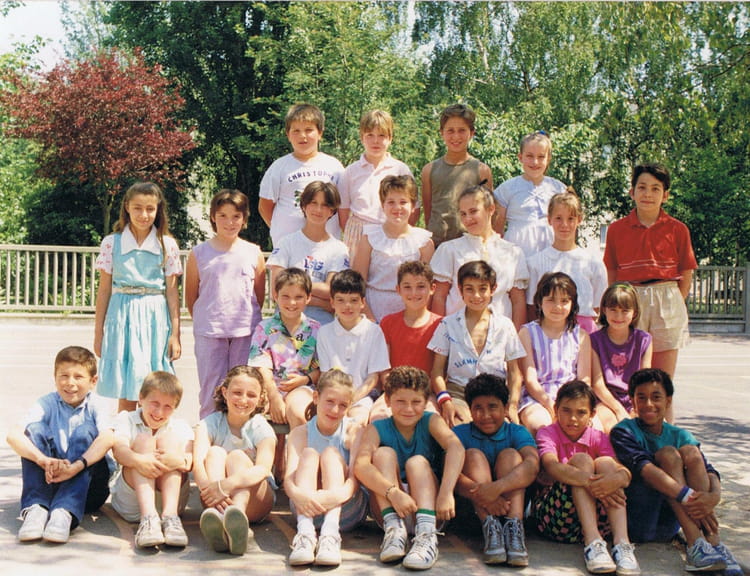 Photo de classe CM1 de 1988, Ecole Jean Mace (Sainte ~ Commissariat Sainte Genevieve Des Bois Photo de classe CM1 de 1988, Ecole Jean Mace (Sainte ~ Commissariat Sainte Genevieve Des Bois