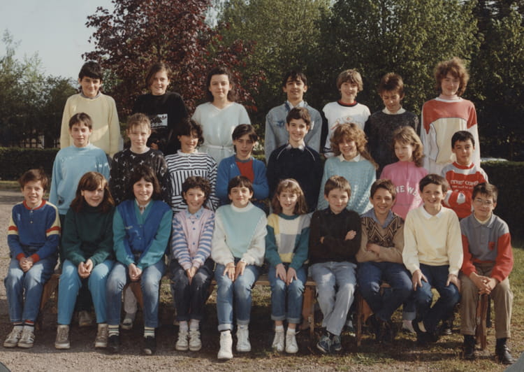 Photo de classe 6ème C de 1986, Collège Blaise De Vigenère Copains d
