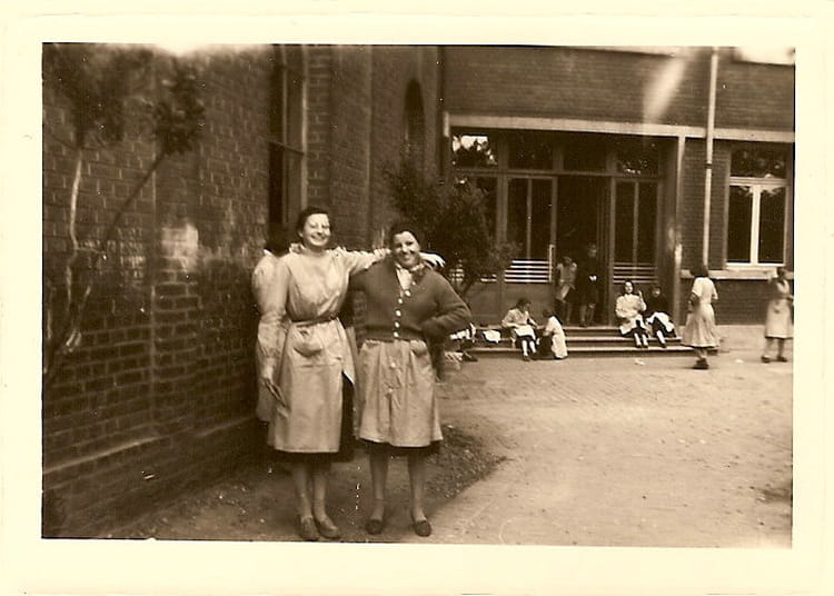 Photo de classe Soeur Claude Marguerite de 1956, Lycée Saintefamille