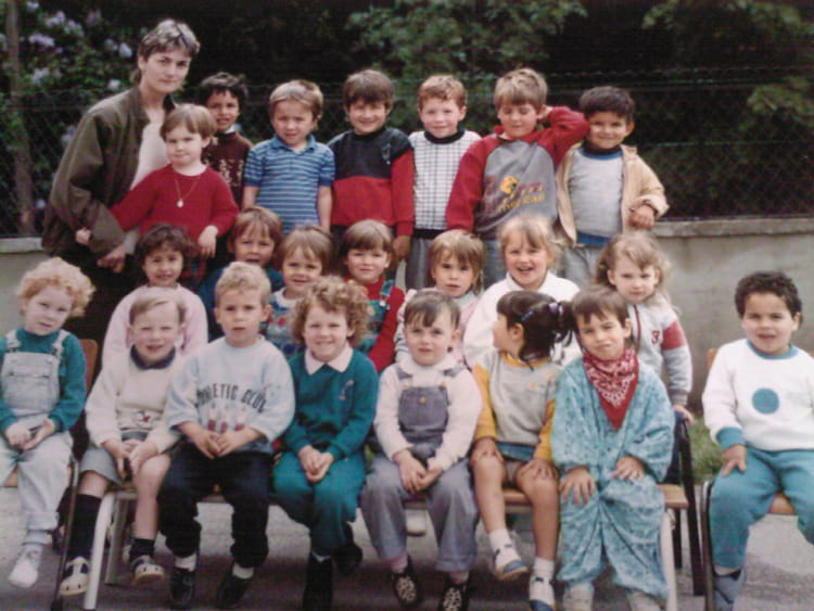 Photo de classe école Notre Dame Du Rosaire chimilin de 1988, Ecole