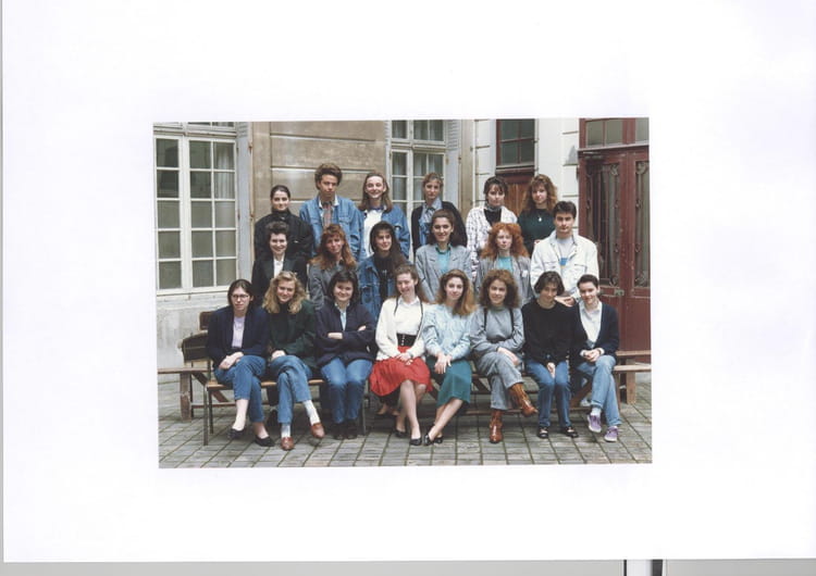 Photo de classe Terminale A2 de 1988, Lycée Privé Fénelon Saintemarie