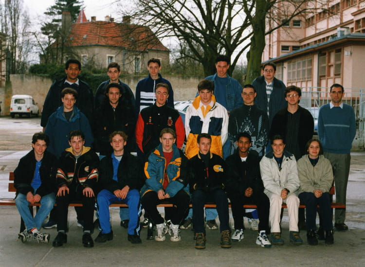 Photo de classe 2en de 1997, Lycée Louis De Cormontaigne Copains d'avant