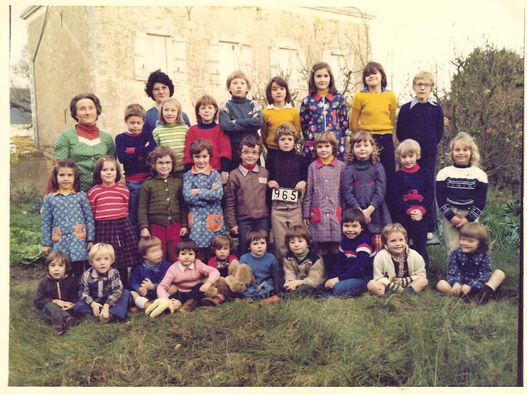 Photo de classe Primaire de 1980, Ecole Saint Maurille ...