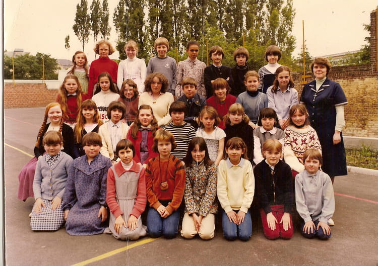Photo de classe CM2 de 1979, Ecole Sainte Famille (Bethune) Copains d