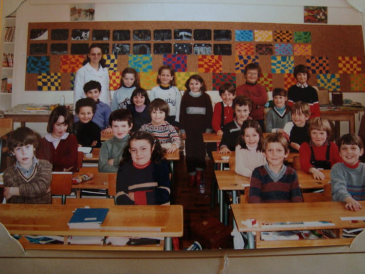 Photo de classe Ce2 Mme SAVRE à St Cyr au Mont d'Or de 1982, ECOLE DU
