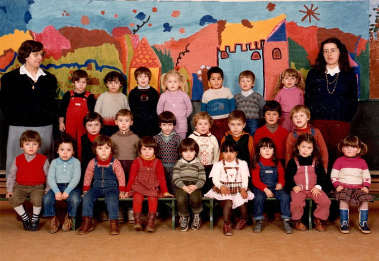 Photo de classe Petite section de 1982, Ecole Sainte Famille (Villefranche De Rouergue