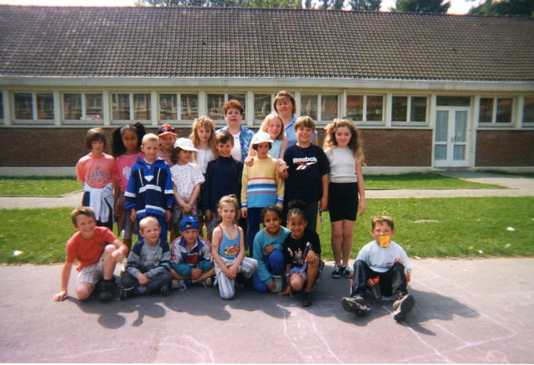 Photo de classe Cantine de langevin de 1998, Ecole Paul Langevin (Saint Pol Sur Mer) Copains d