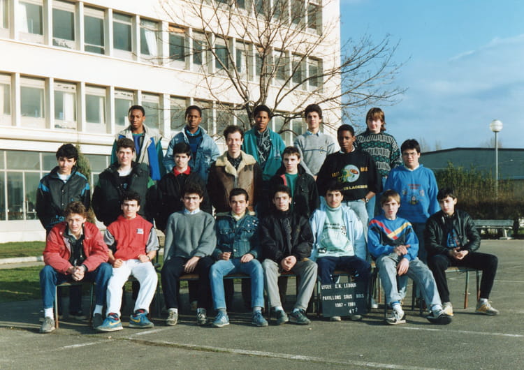 Photo de classe 4 T 2 de 1987, Lycée Professionnel Claude ~ Lycee Claude Nicolas Ledoux Pavillon Sous Bois Photo de classe 4 T 2 de 1987, Lycée Professionnel Claude ~ Lycee Claude Nicolas Ledoux Pavillon Sous Bois