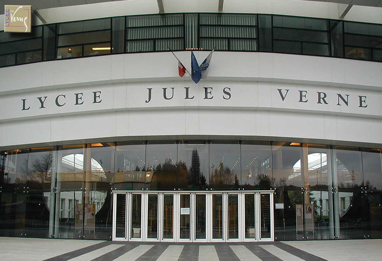 Photo de classe Deventure de 2004, Lycée Jules Verne - Copains d'avant