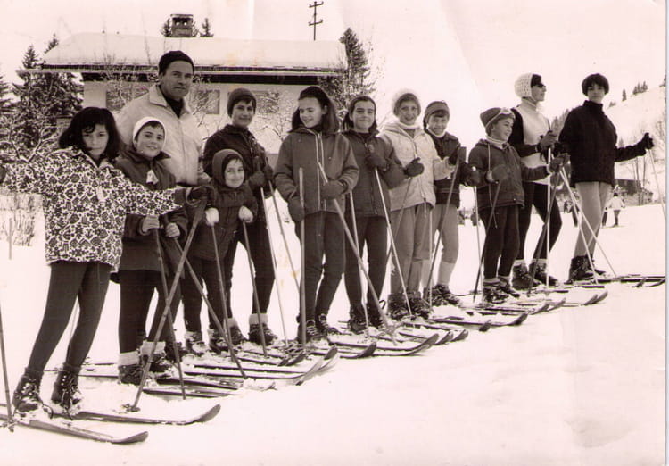 Photo De Classe Vacances De Neige Classe De Me De Ecole Institution Gay Copains D Avant