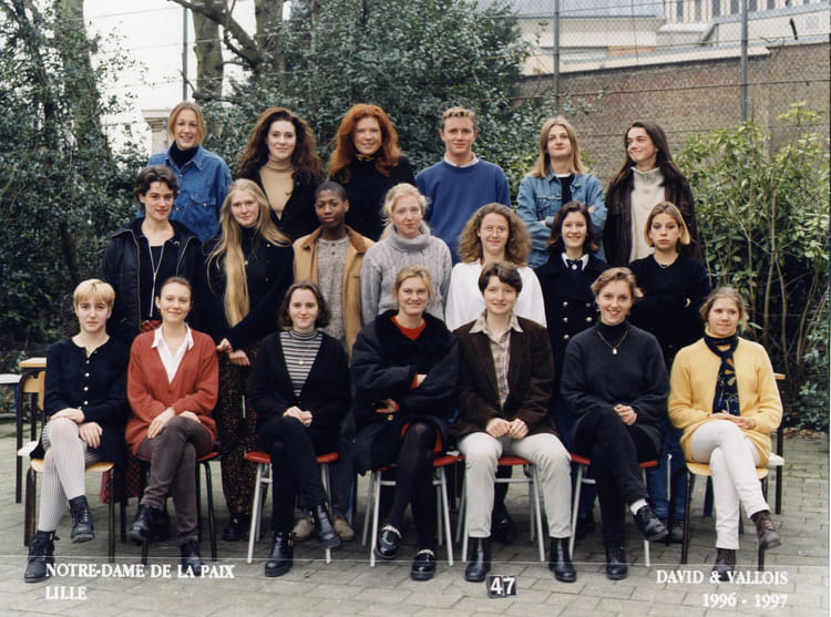 Photo de classe Tale L1 de 1997, Lycée Notredame De La Paix Copains