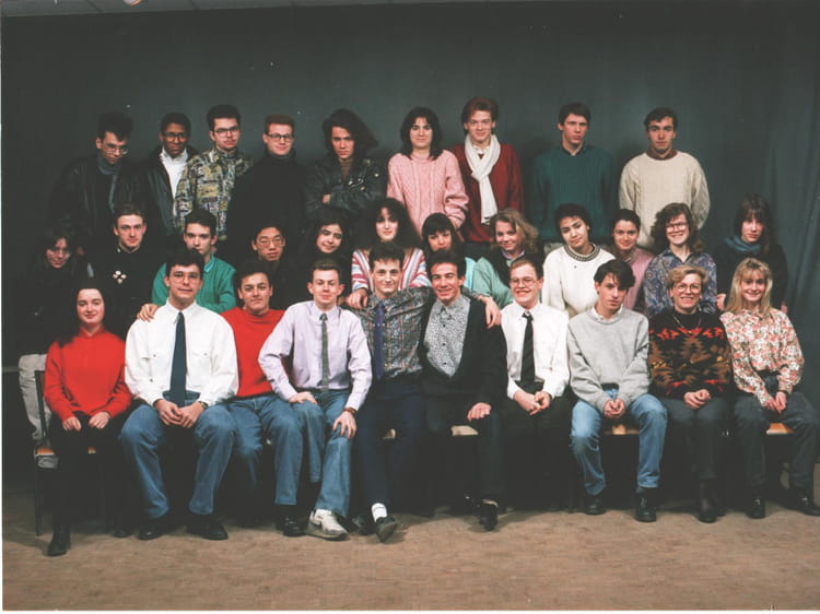 Photo de classe TD1 de 1990, Lycée Gaston Bachelard - Copains d'avant