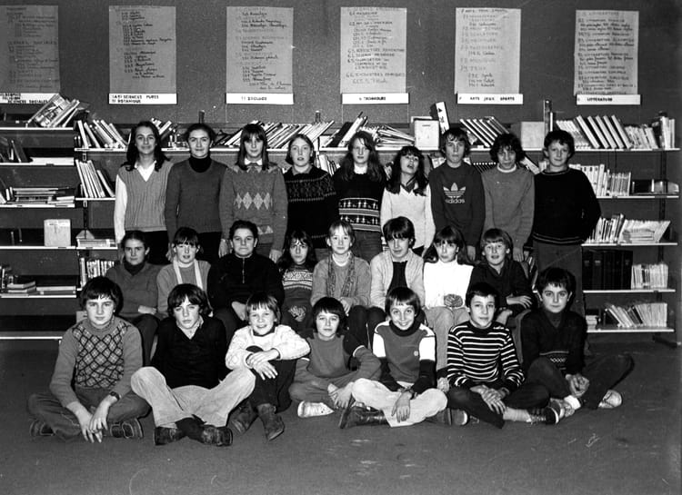 Photo de classe 5 iéme A de 1981, Lycée Michel Anguier - Copains d'avant
