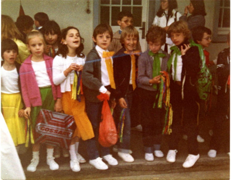 Photo de classe La fête de la basket!! de 1982, Ecole Sainte Famille