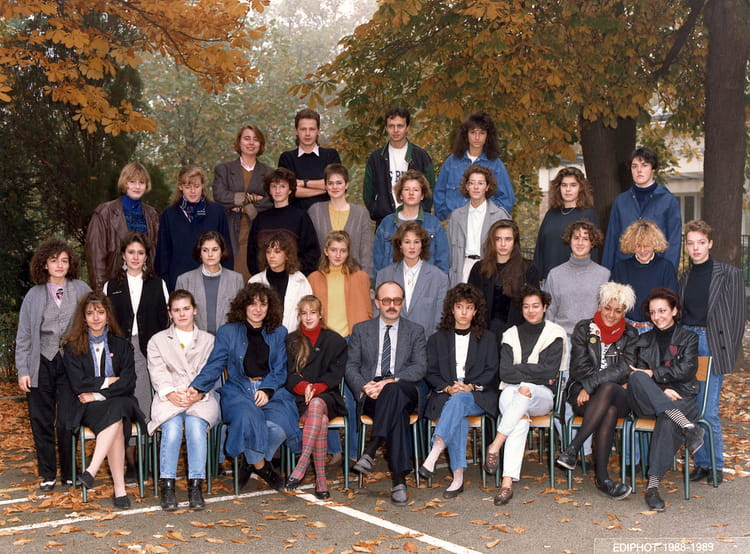 Photo de classe Terminale A3 - 1988-1989 de 1988, Lycée La Bruyère