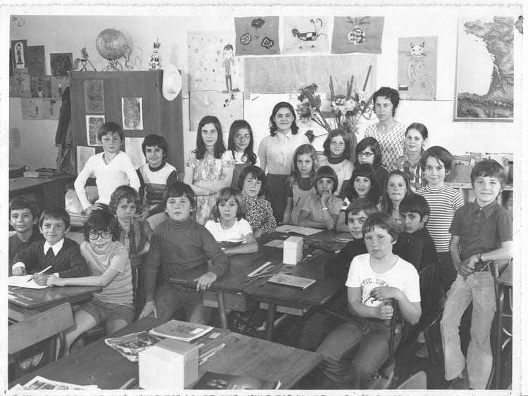 Photo de classe Ecole anatole france CM1 de 1974, ECOLE ANATOLE FRANCE Copains d'avant Photo de classe Ecole anatole france CM1 de 1974, ECOLE ANATOLE FRANCE Copains d'avant