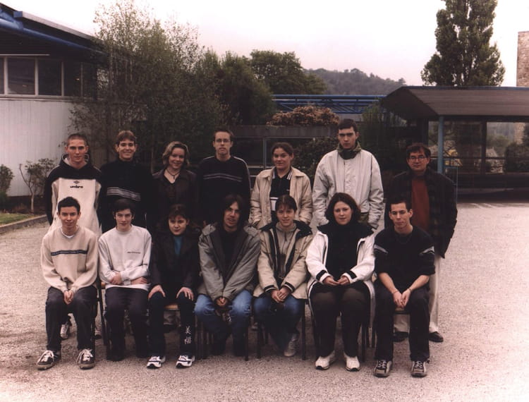 Photo de classe 1 STT G de 2000, Lycée Jean Moulin - Copains d'avant