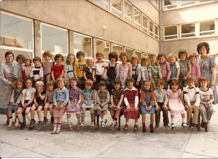 Photo de classe Gs de 1970, Ecole Sainte Famille (Bethune) Copains d