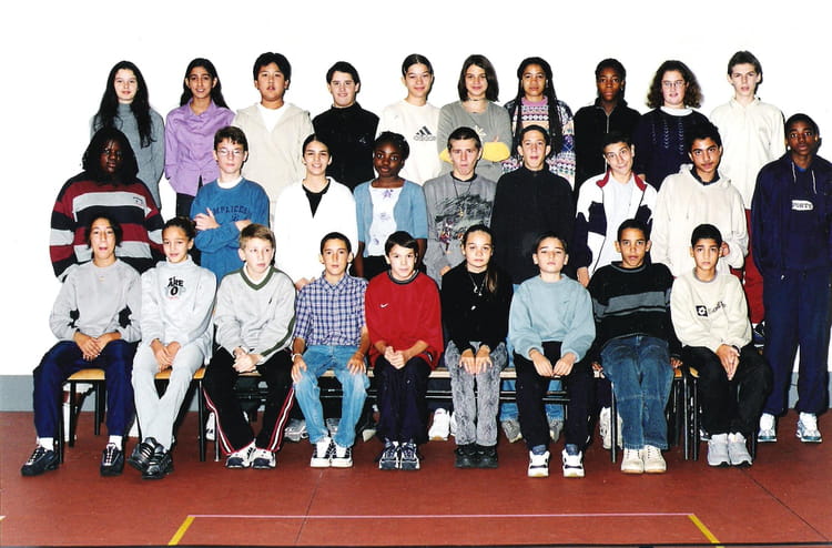Photo De Classe 4ème De 2000 Collège Henri Matisse Copains D Avant Photo De Classe 4ème De 2000 Collège Henri Matisse Copains D Avant