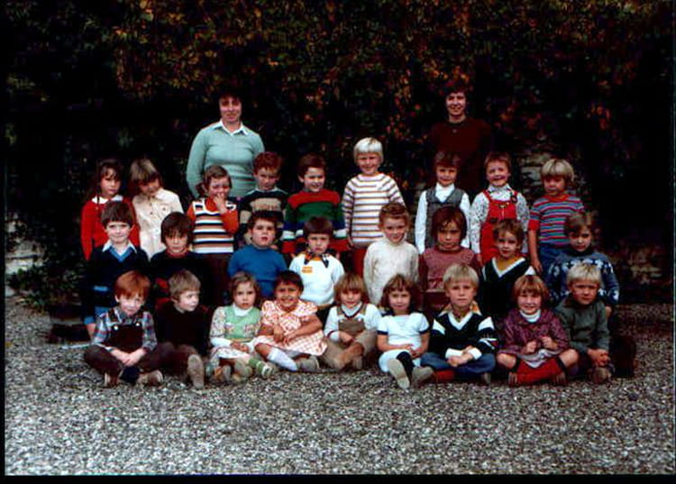 Photo De Classe Section Maternelle De 1979 Ecole Primaire Ou photo-de-classe-section-maternelle-de-1979-ecole-primaire-ou