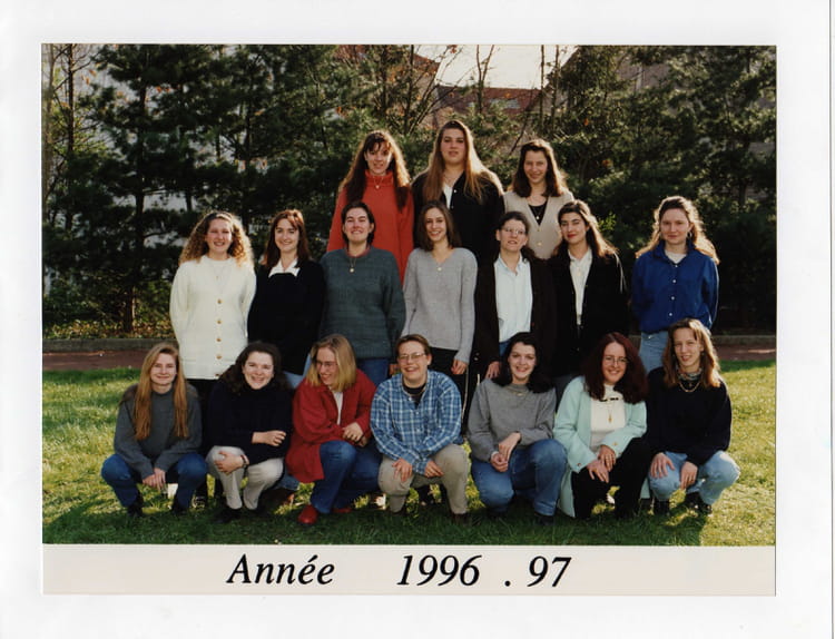 Photo de classe 2ème année BTS assistante de gestion PME PMI de 1997 ...