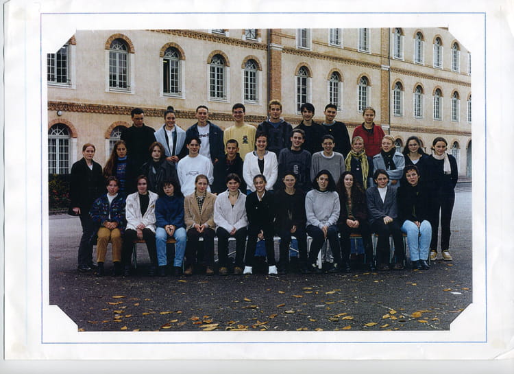 Photo de classe 1ere ES1 de 1997, Lycée Jean Mace - Copains d'avant