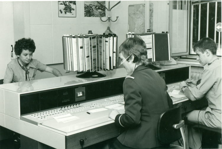 Photo de classe Central téléphonique de 1980, 11 Ct Copains d