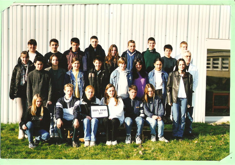 Photo de classe 4e B de 1998, Collège Guillaume De Lorris - Copains d'avant