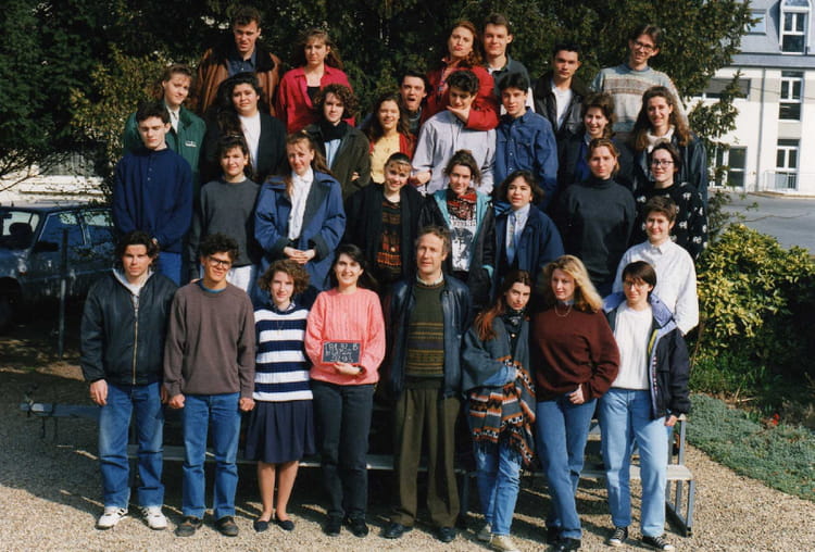 Photo de classe Terminale A1 A2 de 1993, Lycée Saint-gatien - Copains d ...