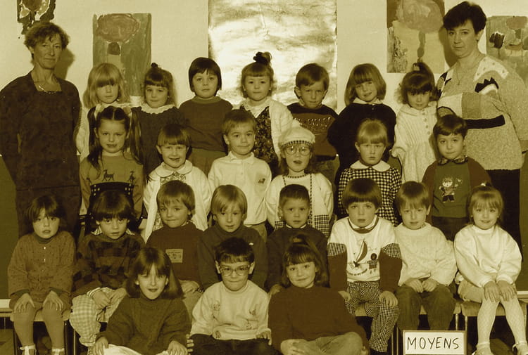 Photo de classe Moyenne de 1990, ECOLE LOUISE MICHEL - Copains d'avant