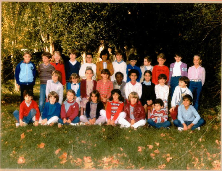 Photo de classe 1 de 1982, ECOLE SAINT BARNABE Copains d'avant