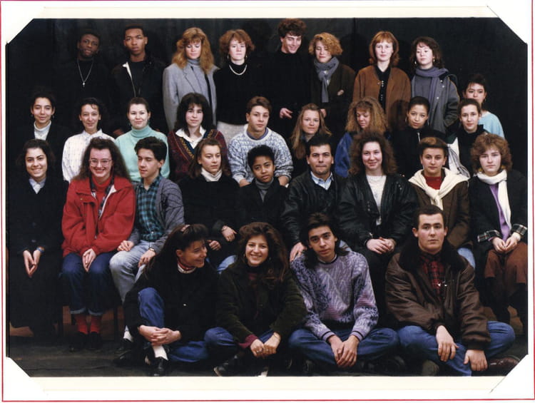 Photo de classe TERMINALE A1 de 1989, Lycée Gaston Bachelard - Copains ...