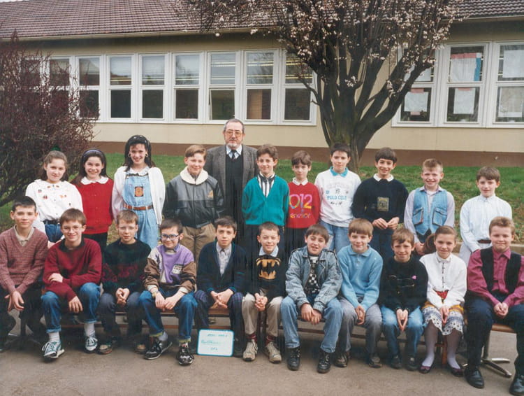 Photo de classe CM2 de 1990, ECOLE PRIMAIRE FFA - Copains d'avant