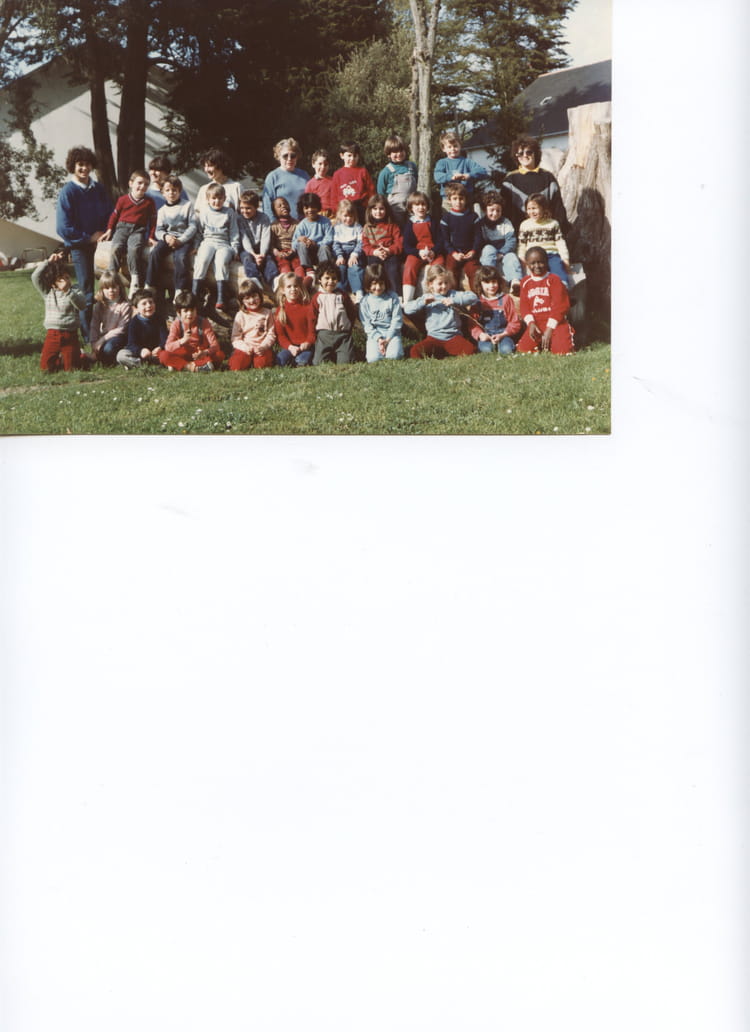 Photo de classe Dernier année de Maternelle de 1983, ECOLE LES