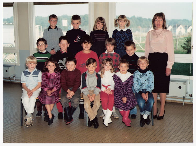 Photo de classe Primaire de la chapelle réanville de 1986, Ecole