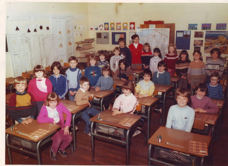 Photo De Classe Ce1 De Mme Recktenwald De 1985 Ecole Sainte Barbe Freyming Merlebach Copains D Avant