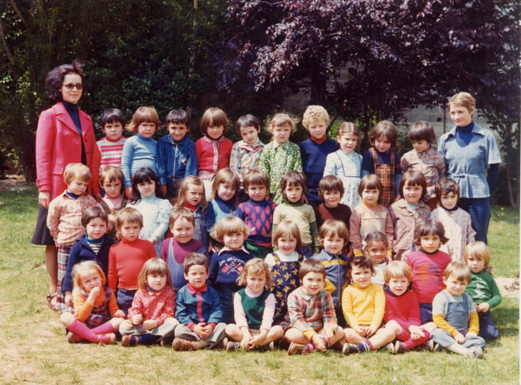 Photo de classe Maternelle PS/MS 197677 de 1976, Ecole Saint Louis De