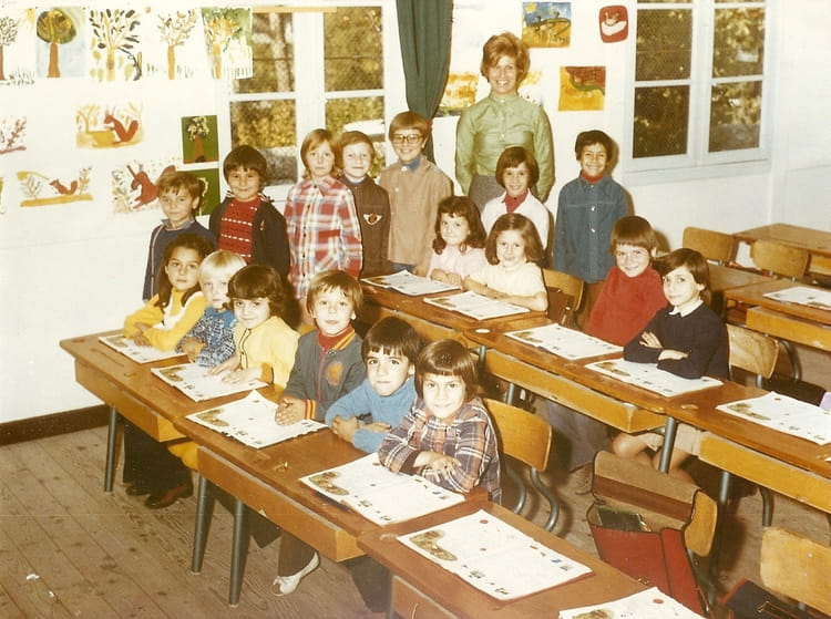 Photo de classe Ce1 de 1974, ECOLE LES TROIS PONTS Copains d'avant