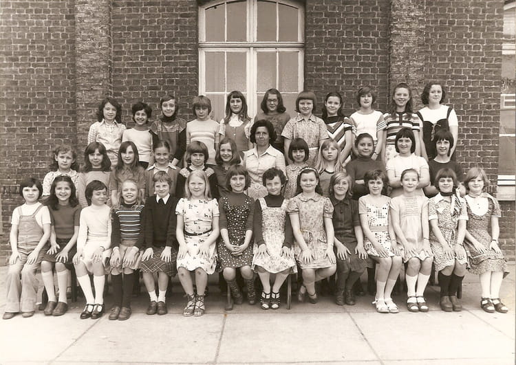Photo de classe Cm2 de 1978, Ecole Sainte Famille (Bethune) Copains d