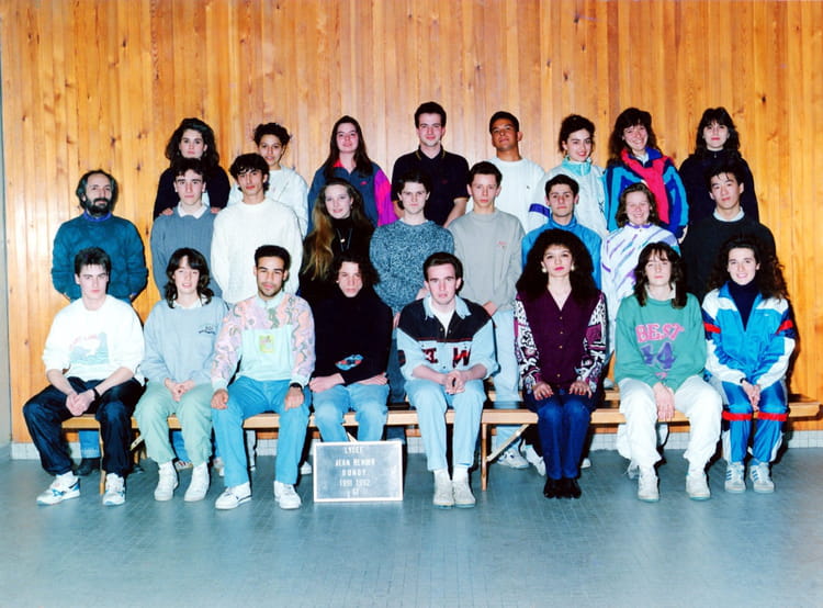 Photo de classe 1re G1 Compta de 1991, Lycée Jean Renoir - Copains d'avant