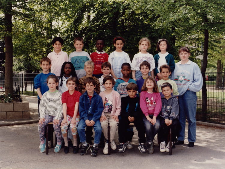 Nancy Rousselle Photo de classe CE1 1992-1993 de 1992, ECOLE LA LANTERNE - Copains d'avant