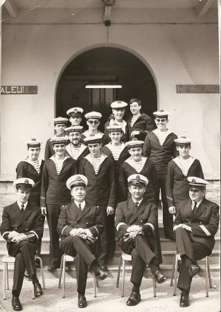 Photo de classe Ecole de Transmissions La Crau 1970 de 1970, ECOLE DES ...