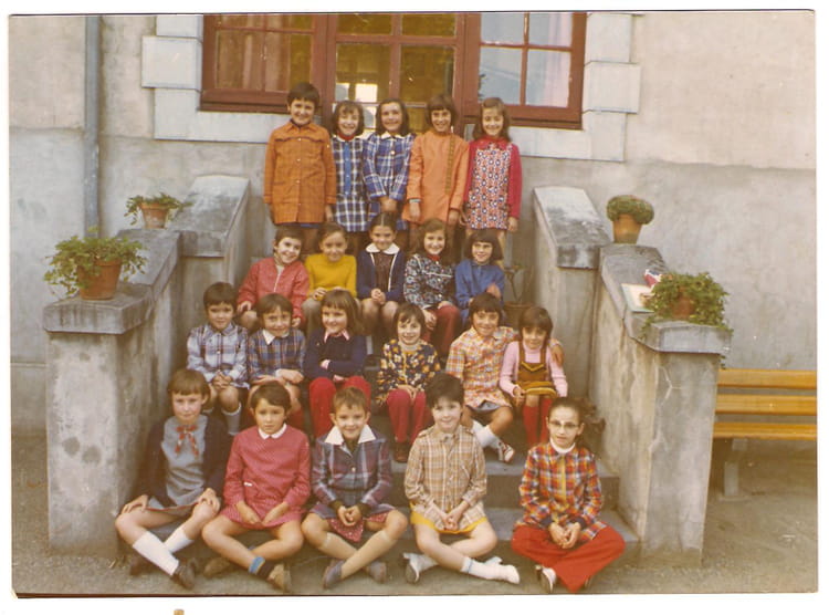 Photo de classe CM1 de 1974, Ecole Saint Cricq (Oloron Sainte Marie) Copains d'avant