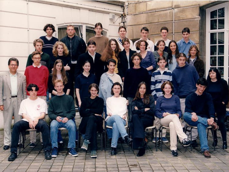 Photo de classe 1ere ES de 1998, Lycée Privé Fénelon Saintemarie