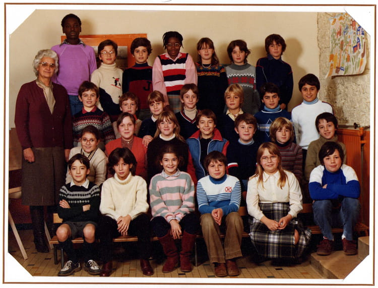 Photo de classe CM2 de 1981, ECOLE SAINTE MARIE - Copains d'avant