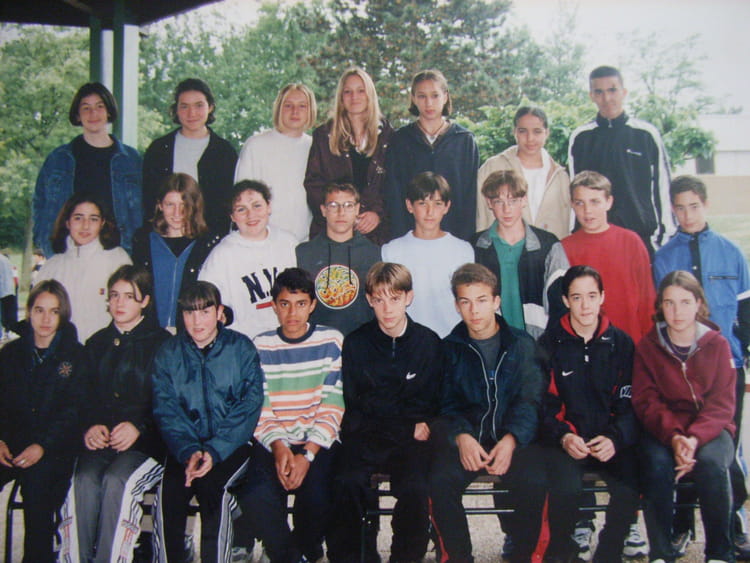 Photo de classe 4ième de 1997, Collège Jacques Maure - Copains d'avant