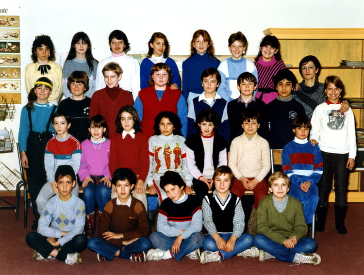Photo de classe CM2 de 1984, ECOLE MARIE CURIE - Copains d'avant